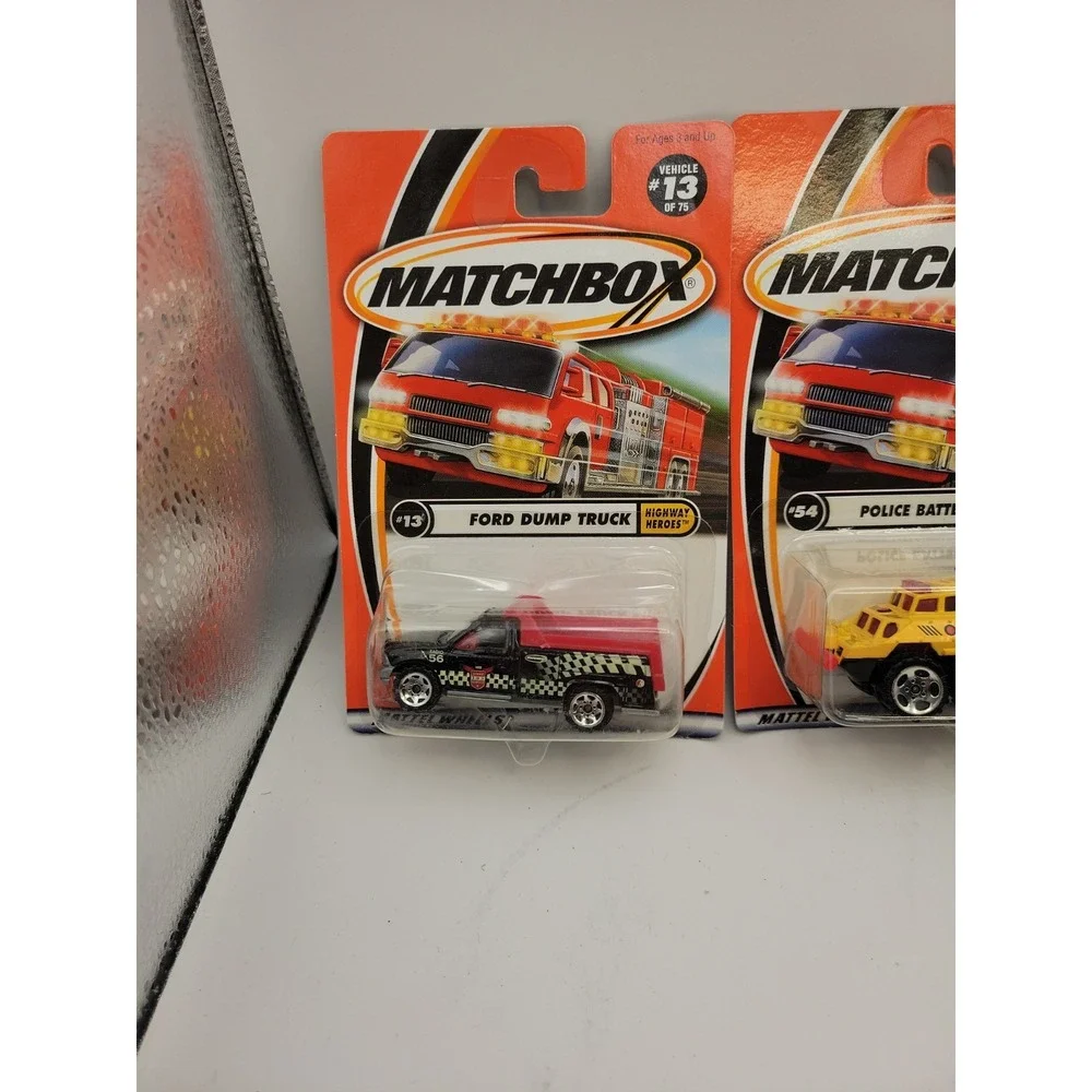 Vtg Matchbox Mattel Wheels 2001 Carded Lot of 5 Crown Victoria Police Battering